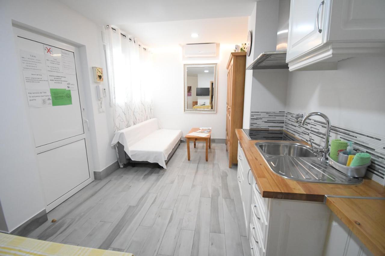 Jara Apartments ! Малага Екстериор снимка