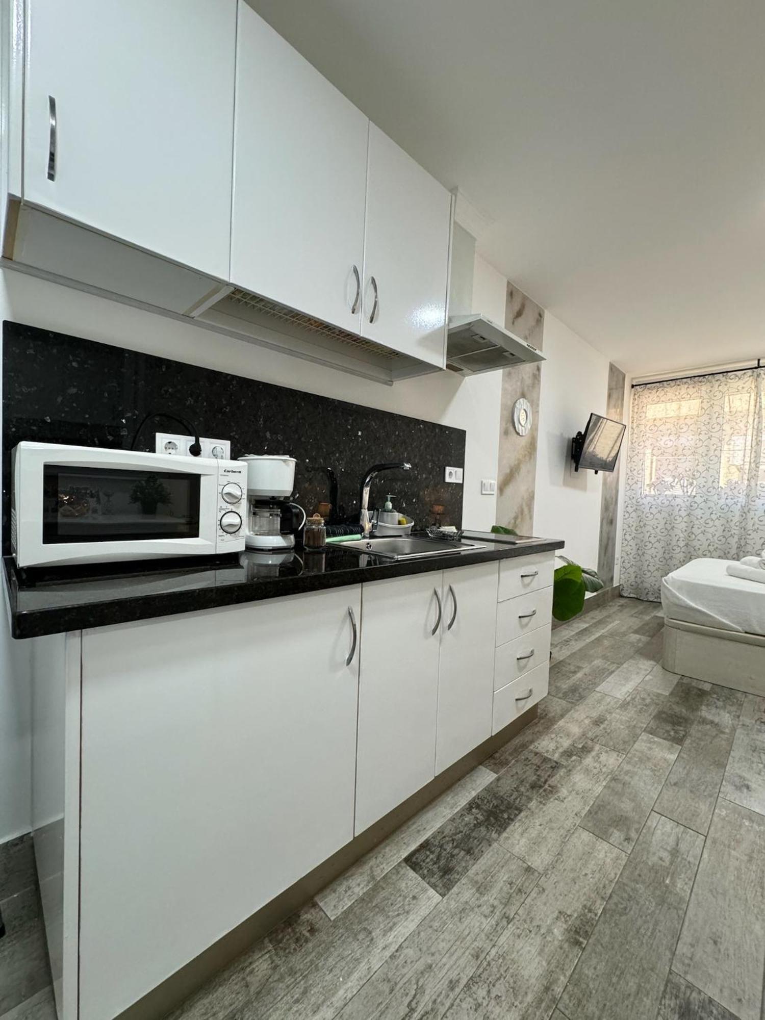 Jara Apartments ! Малага Екстериор снимка