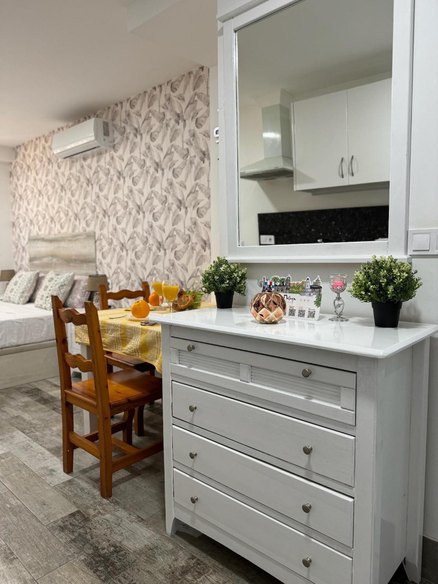 Jara Apartments ! Малага Екстериор снимка
