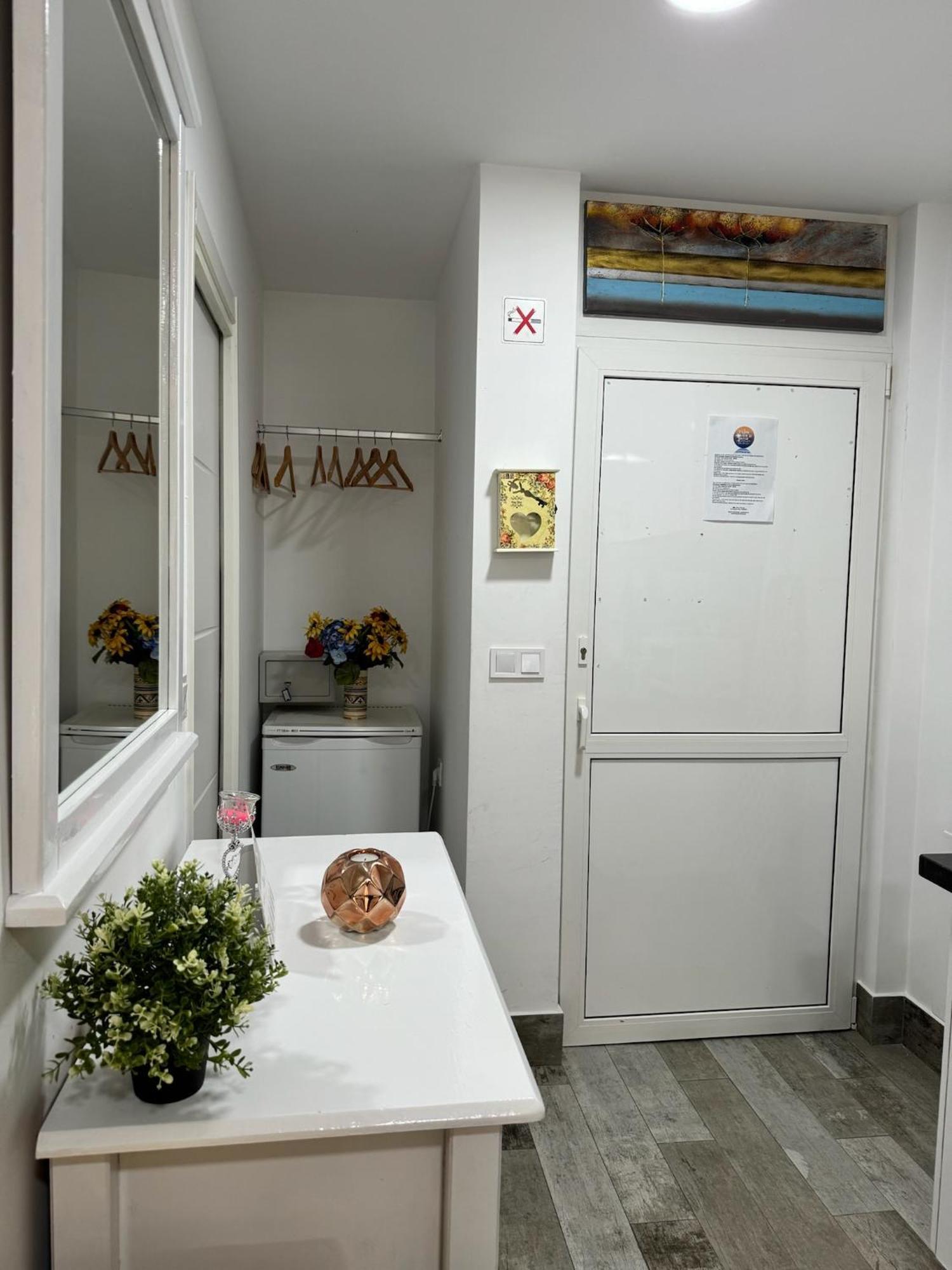 Jara Apartments ! Малага Екстериор снимка