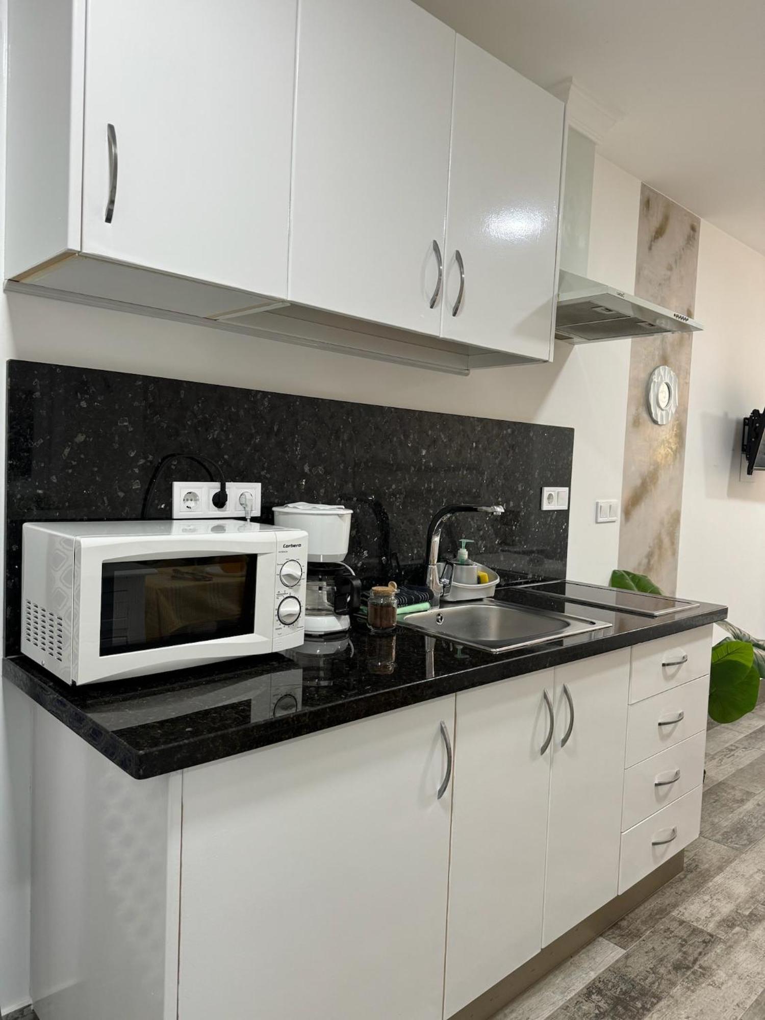 Jara Apartments ! Малага Екстериор снимка