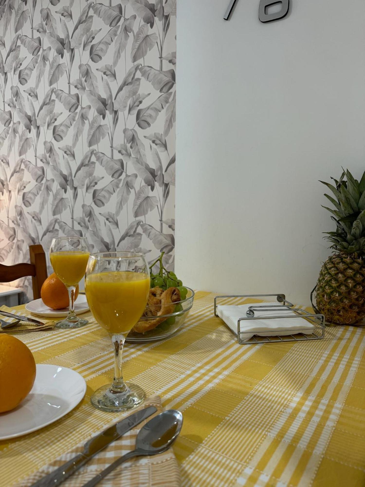 Jara Apartments ! Малага Екстериор снимка