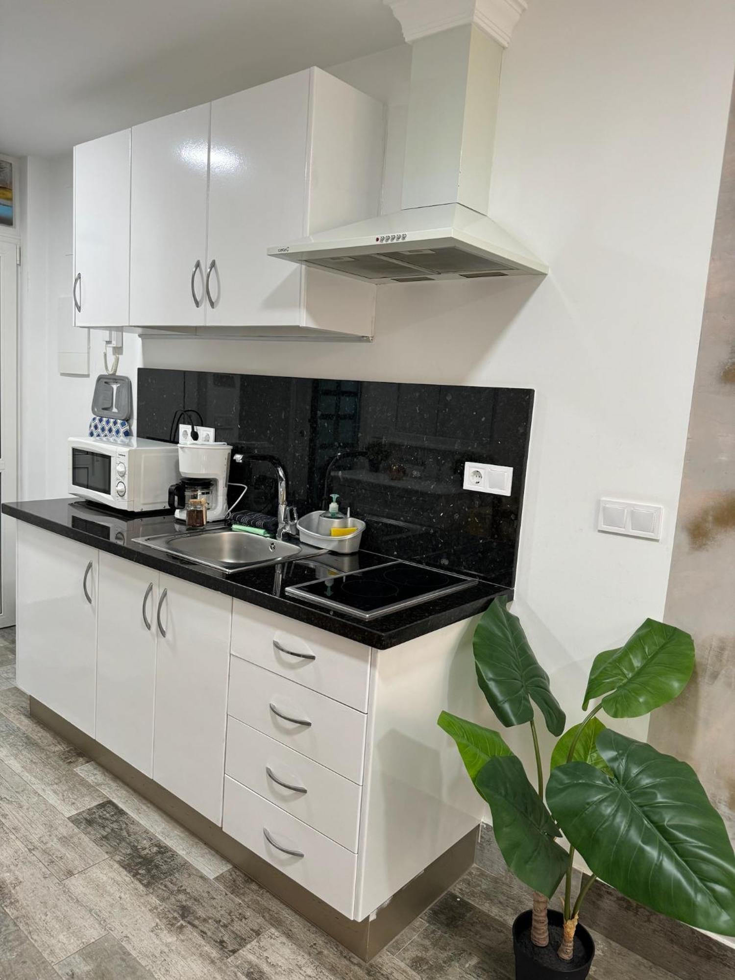 Jara Apartments ! Малага Екстериор снимка