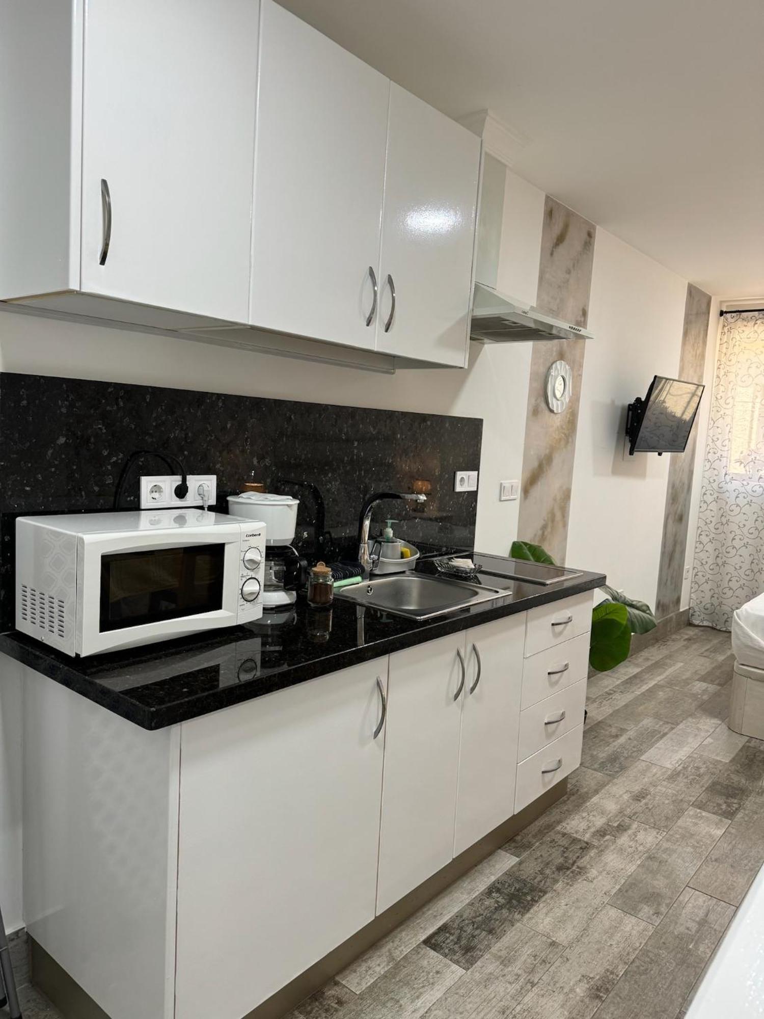 Jara Apartments ! Малага Екстериор снимка